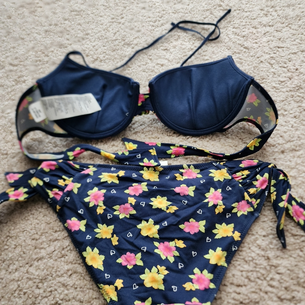 Hollister bathing suit - Picture 2 of 4